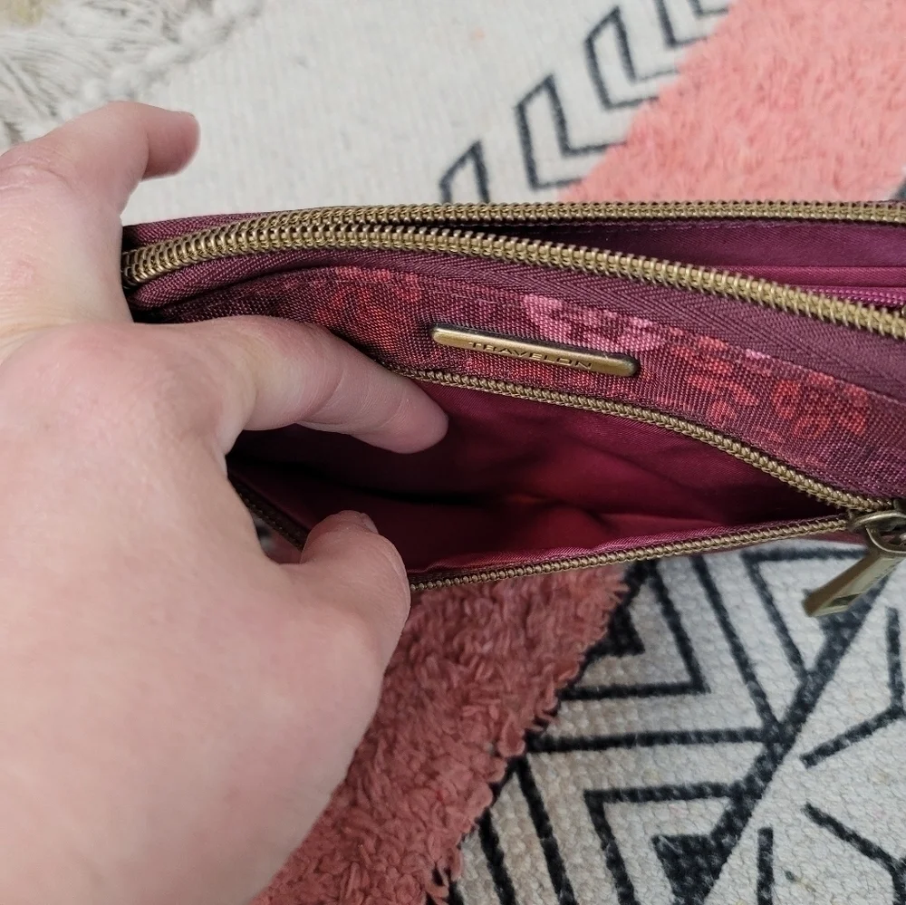 TRAVELON MAROON FLORAL FULL ZIPPER WALLET w WRISTLET